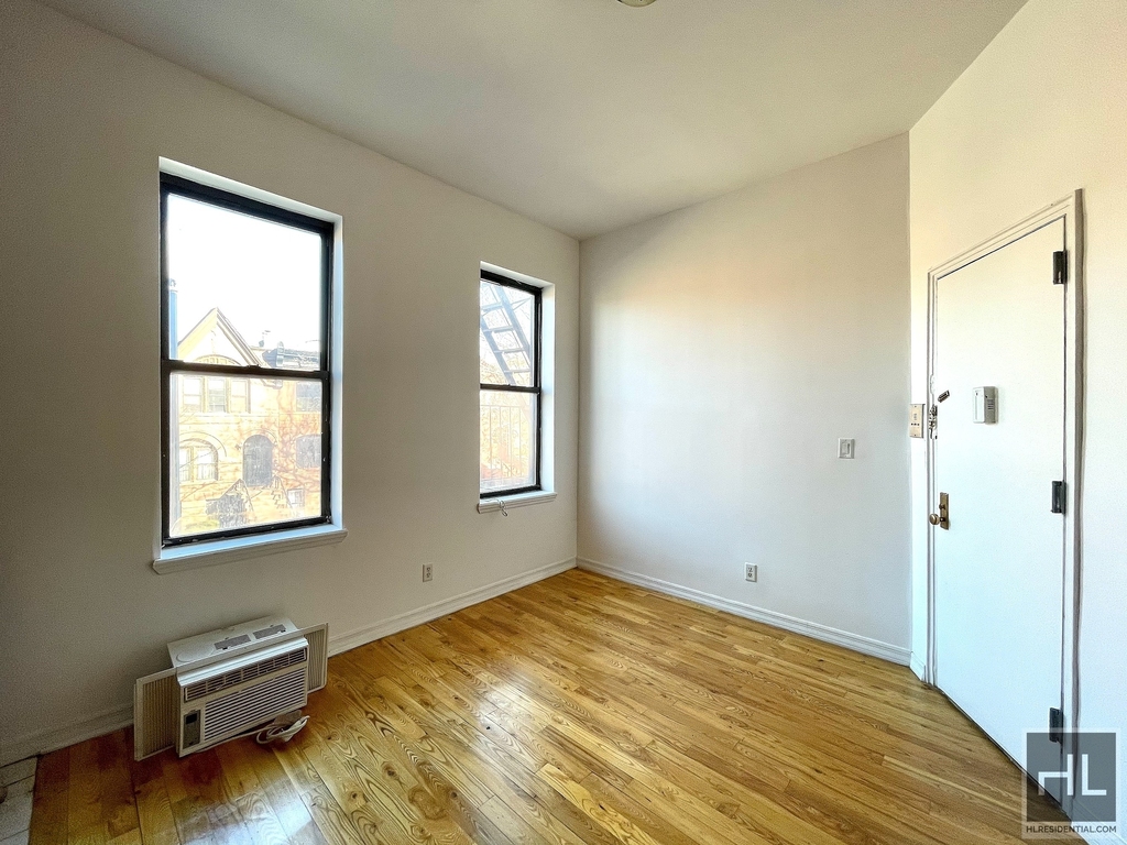 518 Bainbridge Street - Photo 2