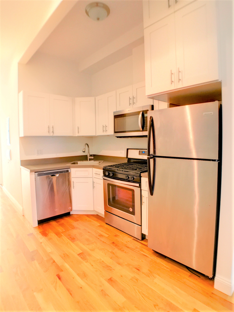 295 Wyckoff Avenue - Photo 5