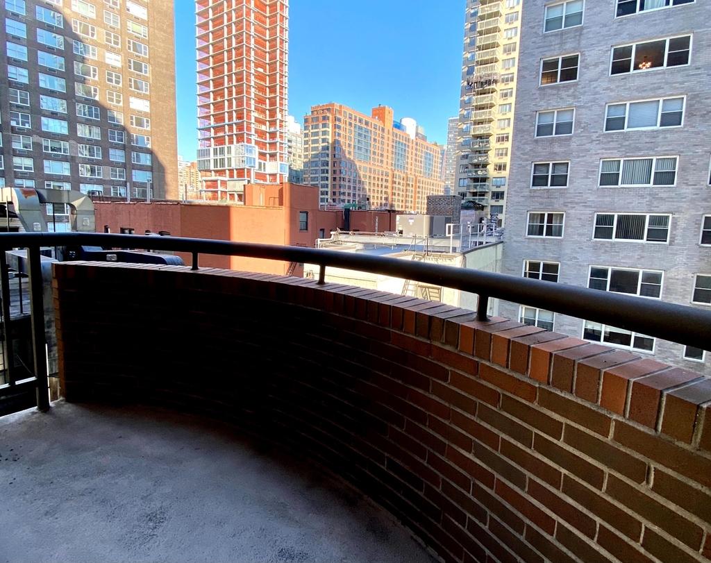 157 East 32nd Street - Photo 2