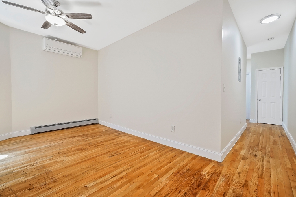 392 Tompkins Avenue - Photo 4