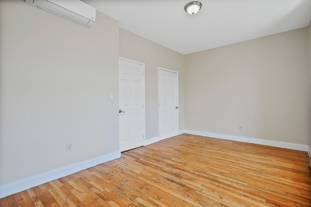 392 Tompkins Avenue - Photo 5