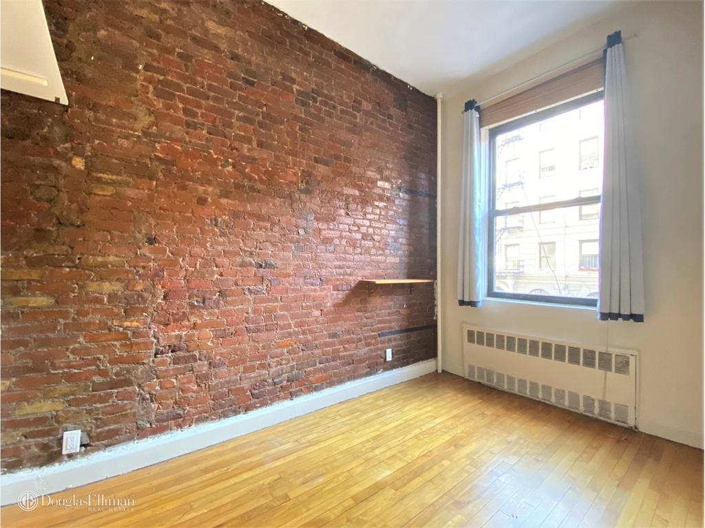 221 West 22nd St - Photo 1