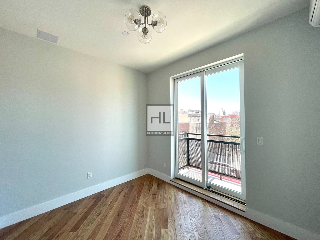 472 Lorimer Street - Photo 4