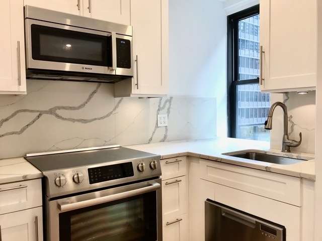 160 East 48th Street - Photo 2