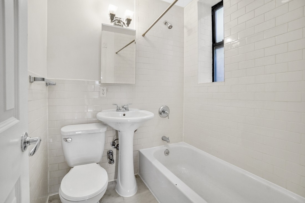 419 East 82nd Street - Photo 5