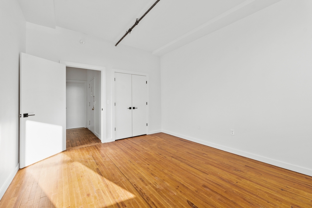 275 Park Avenue - Photo 2