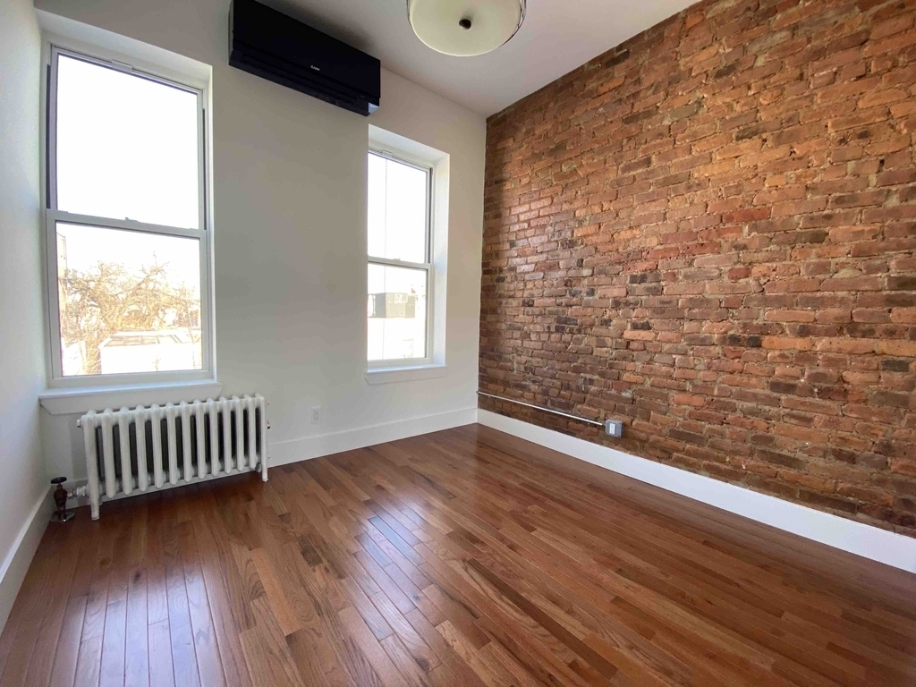 877 Wyckoff Avenue - Photo 9