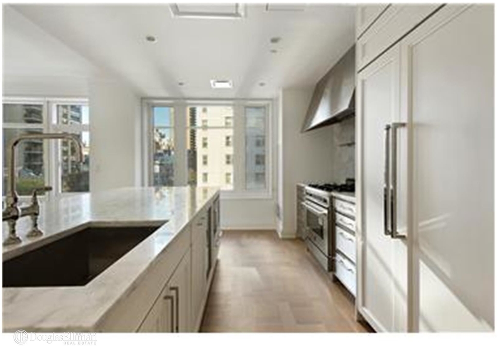 200 East 79th St - Photo 1