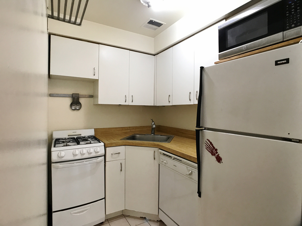 107 West 69th Street - Photo 4