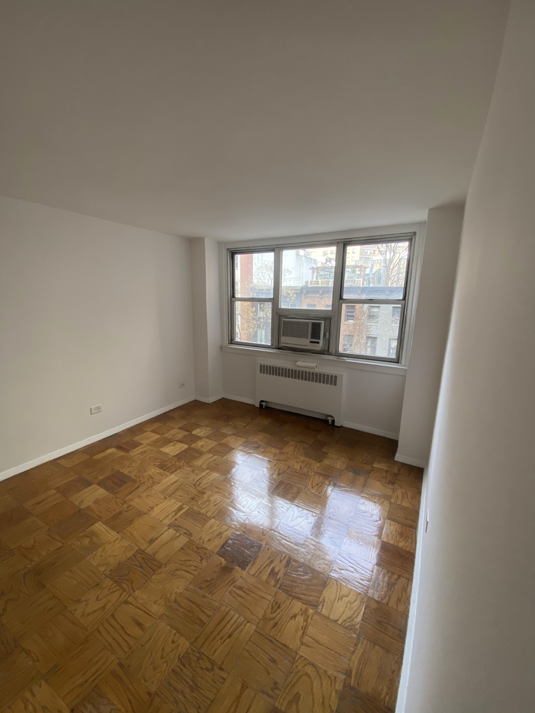 240 East 35th Street - Photo 3