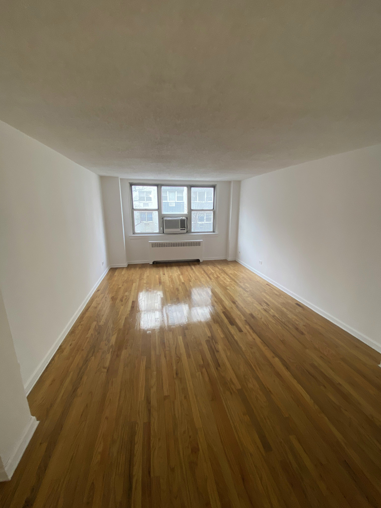 240 East 35th Street - Photo 4