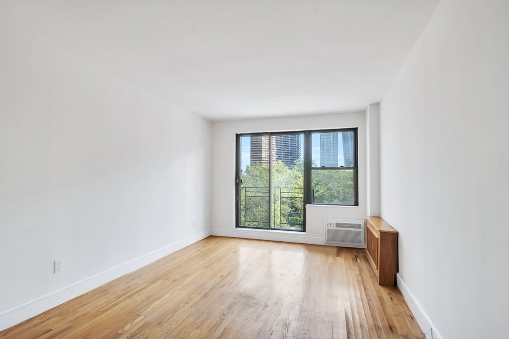 655 2nd Avenue - Photo 2