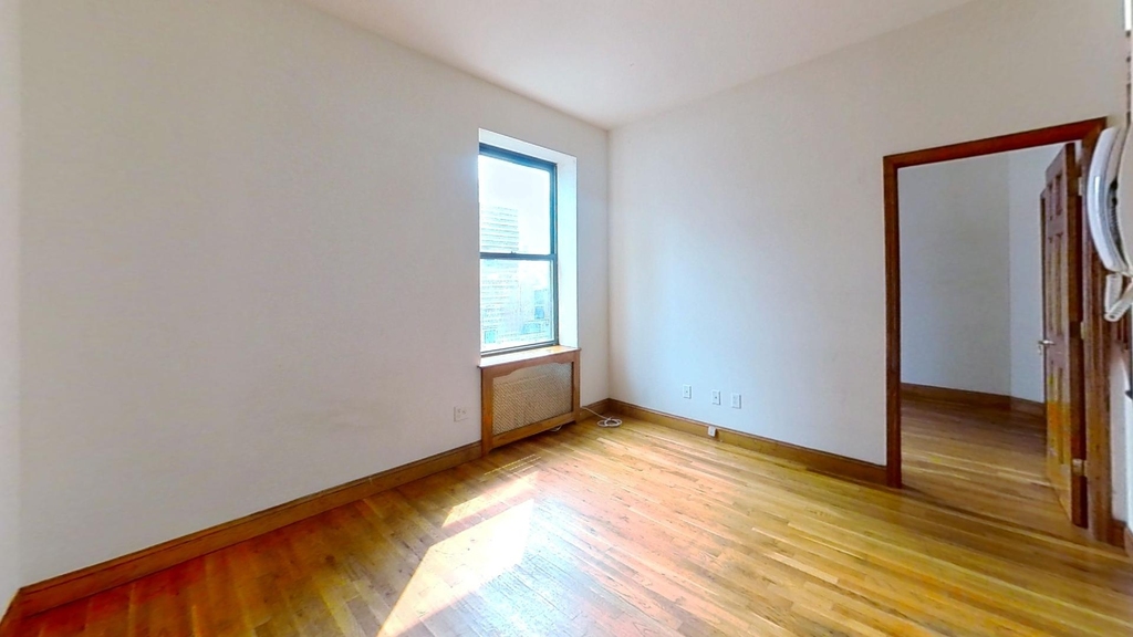 Spectacular 1 bed 1 home office duplex for rent at West 48th Street Manhattan  - Photo 6