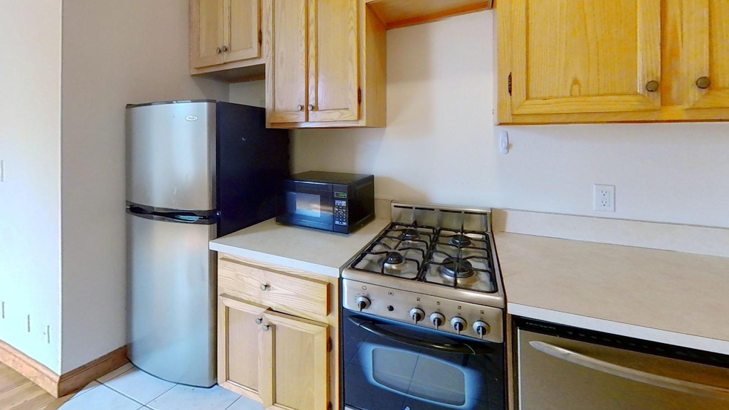 Spectacular 1 bed 1 home office duplex for rent at West 48th Street Manhattan  - Photo 4