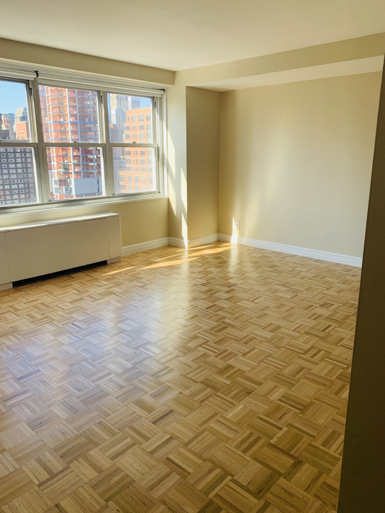 251 East 32nd Street - Photo 2