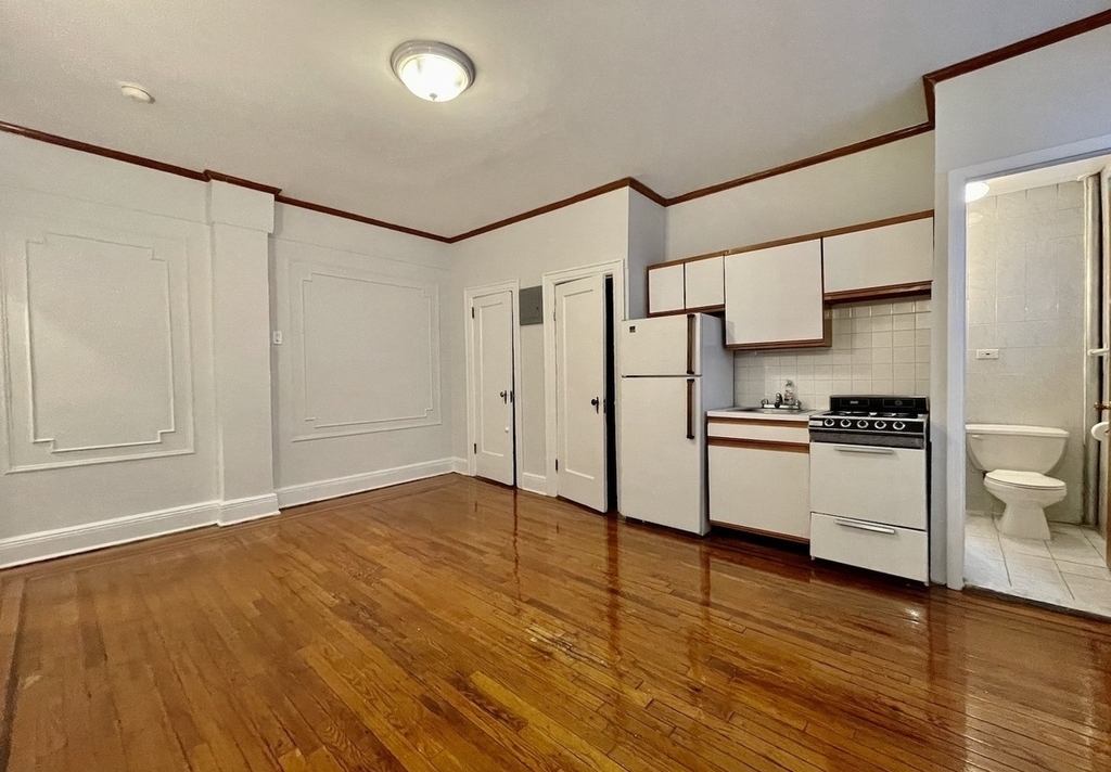 558 11th Street - Photo 2