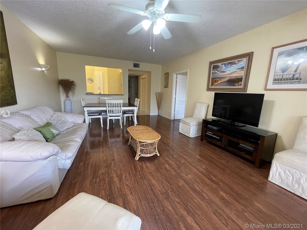 200 Uno Lago Dr - Photo 6