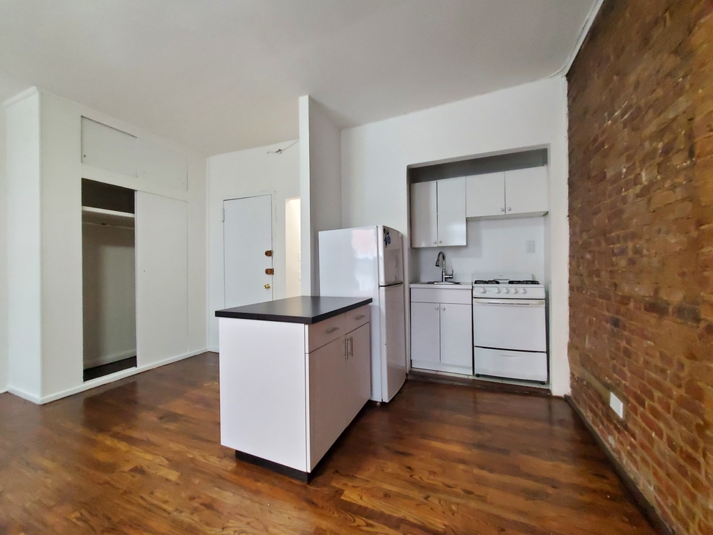 150 East 46th Street - Photo 1