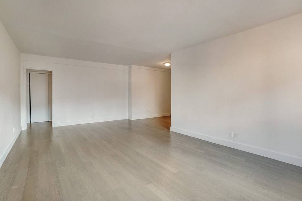 312 East 30th Street - Photo 2