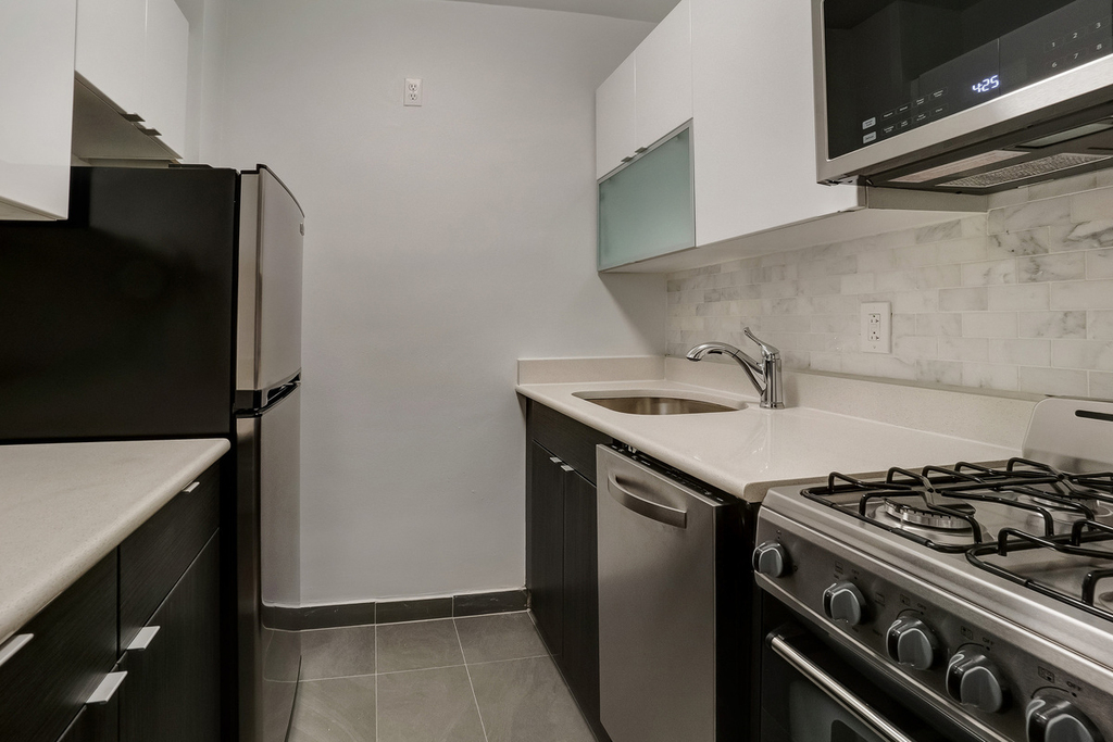 312 East 30th Street - Photo 3