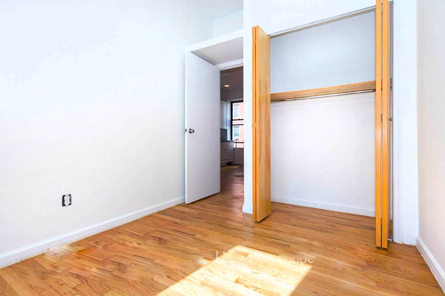 1592 First Avenue - Photo 4