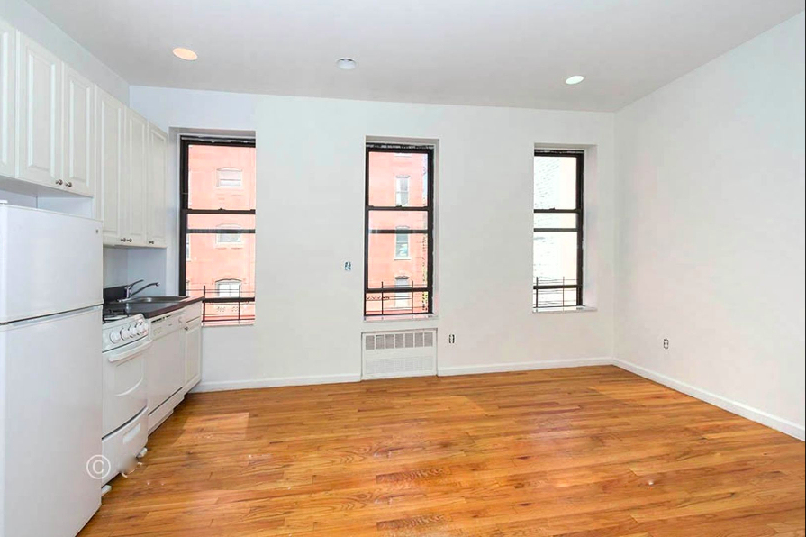 1592 First Avenue - Photo 1