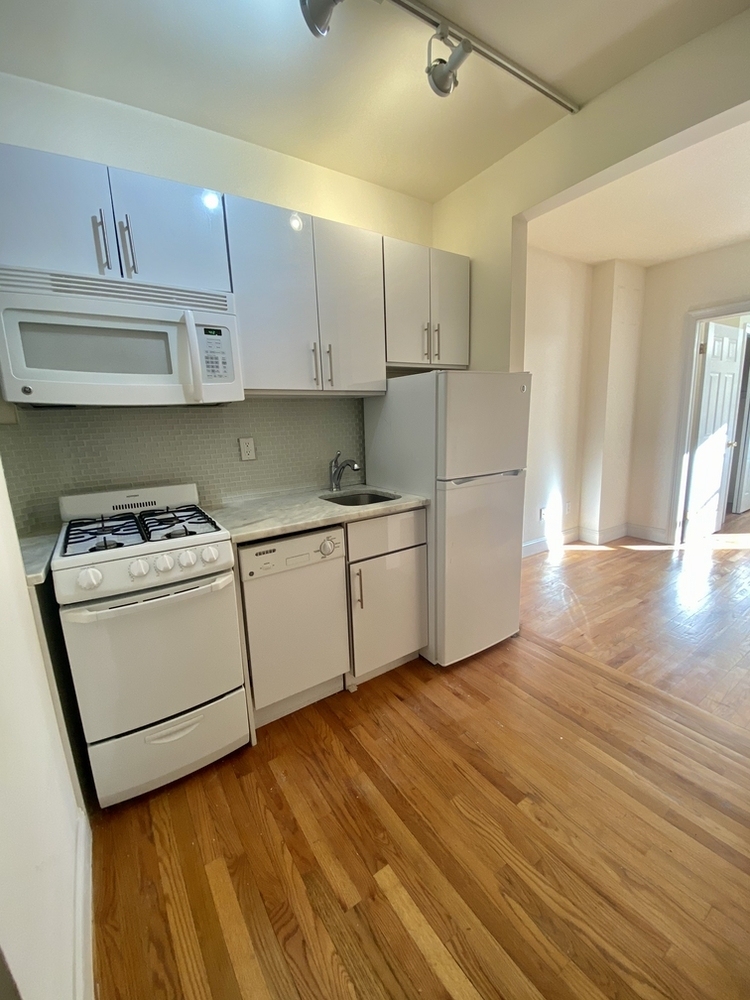 405 East 69th Street - Photo 5