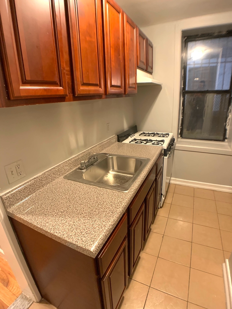 225 w 146th Street - Photo 9