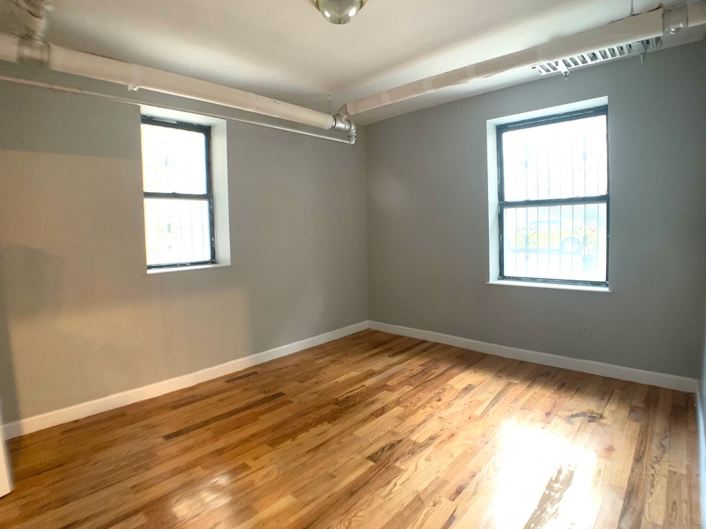 225 w 146th Street - Photo 3