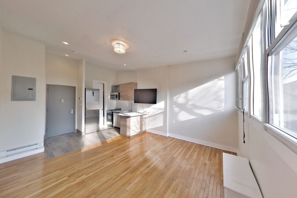 410 West 22nd Street - Photo 2