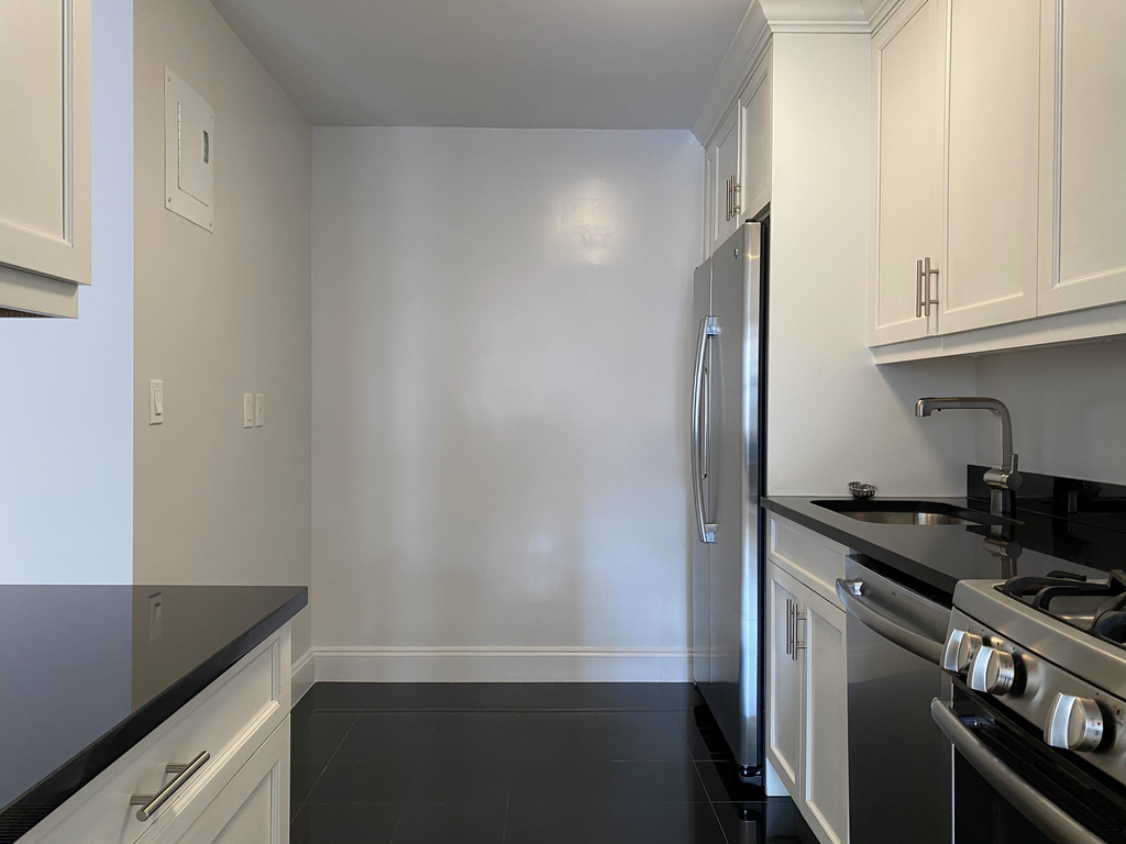 155 West 68th Street - Photo 11