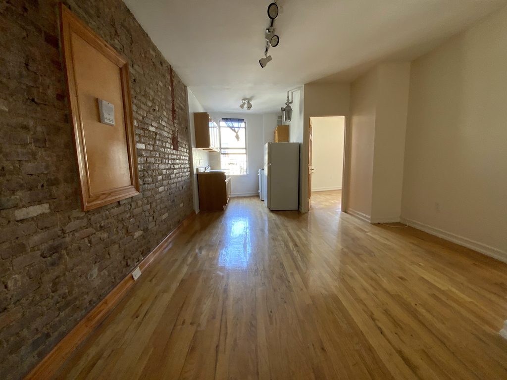 For rent 3 large beds  Haven avenue Washington heights  - Photo 3