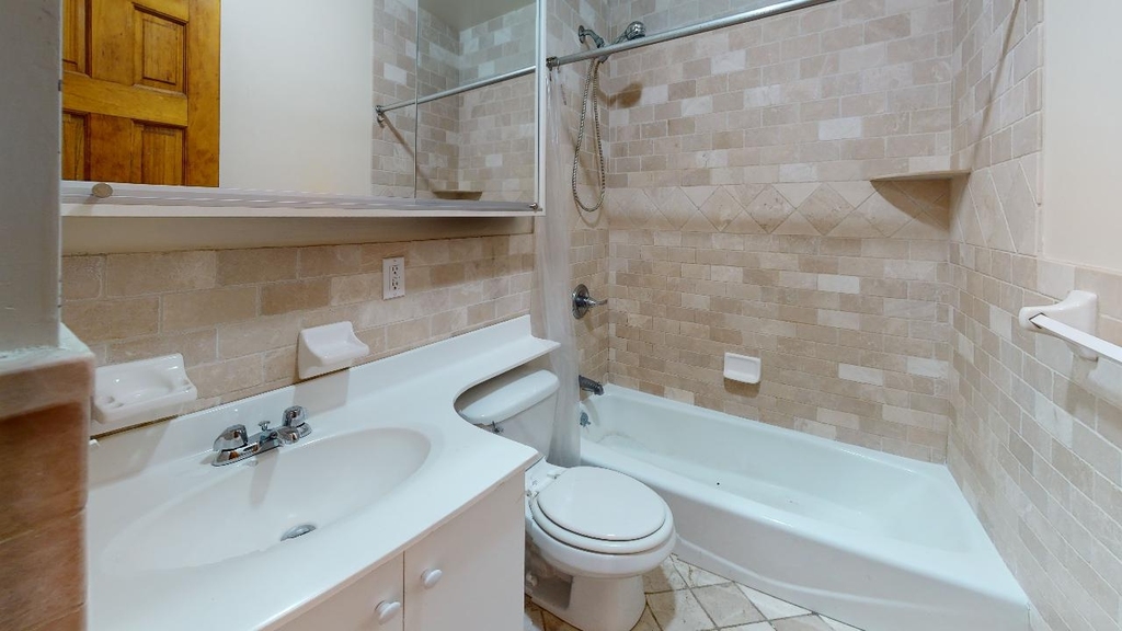 Spacious 1 bed duplex for rent West 75th Street No fee  - Photo 9