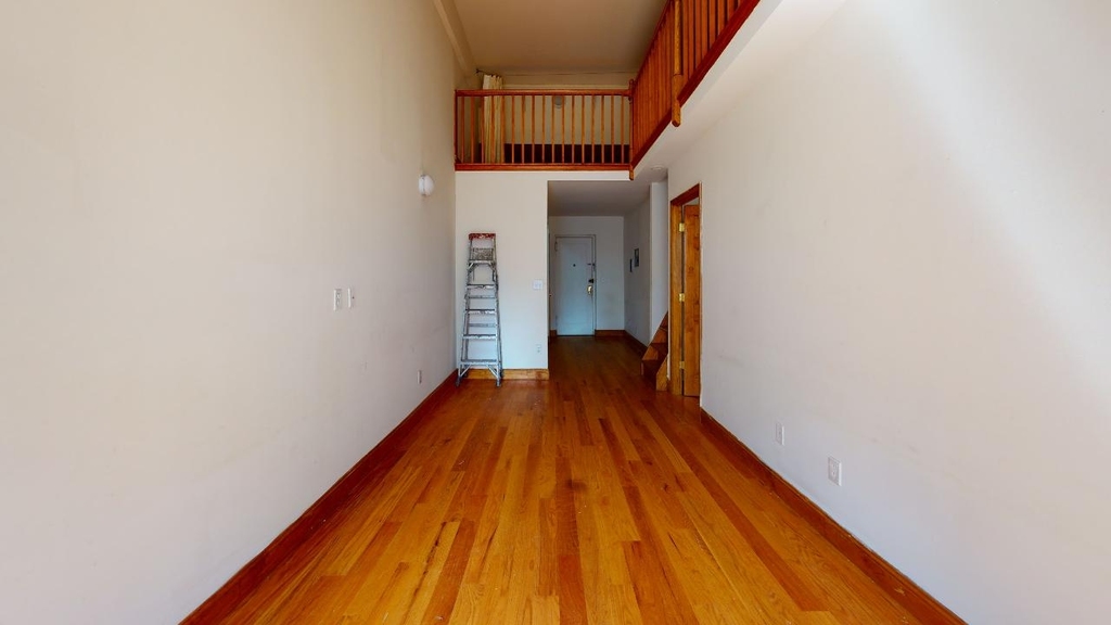 Spacious 1 bed duplex for rent West 75th Street No fee  - Photo 5