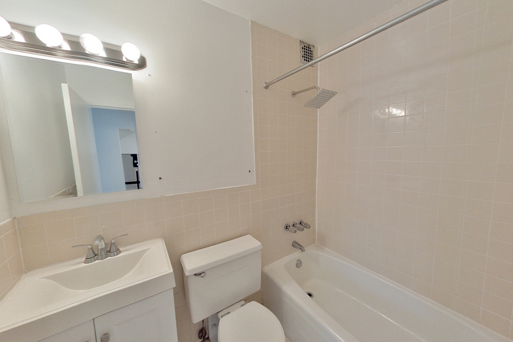 312 East 30th Street - Photo 2