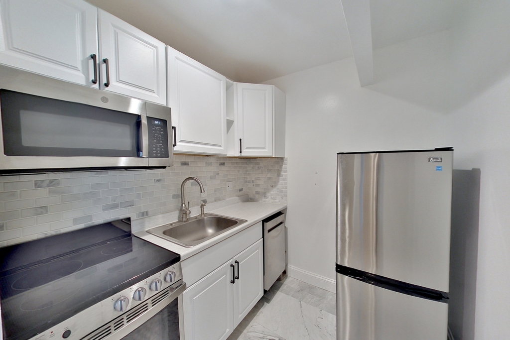 312 East 30th Street - Photo 3