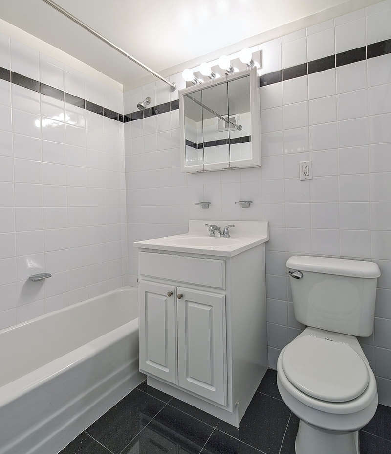 305 East 86th Street - Photo 2