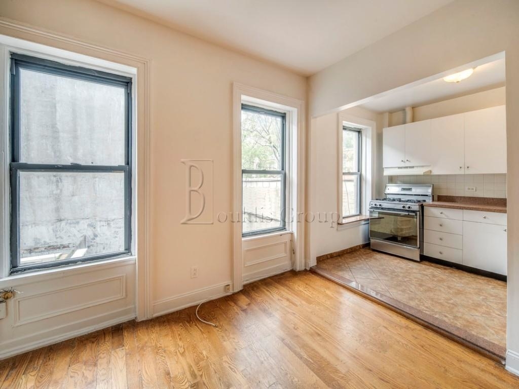 2245 First Avenue - Photo 3