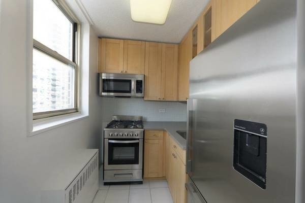 166 East 34th Street - Photo 2