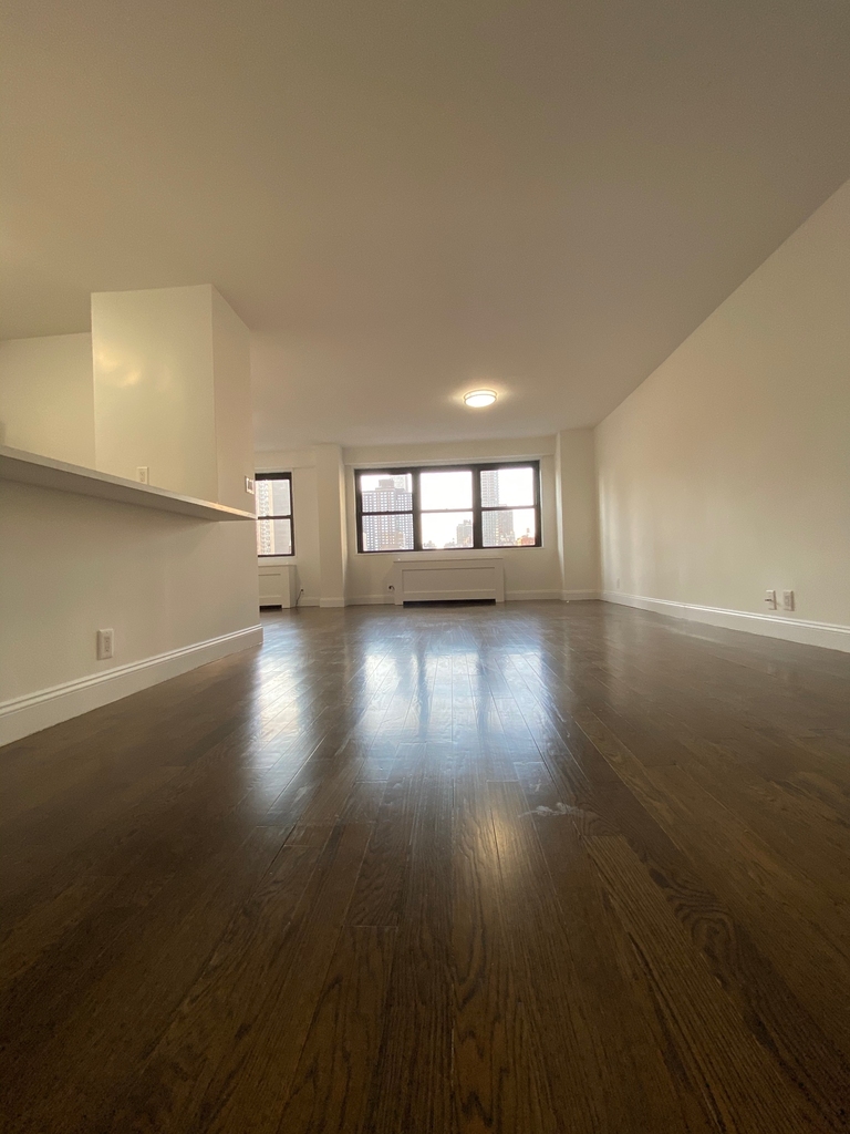 401 East 88th Street - Photo 0