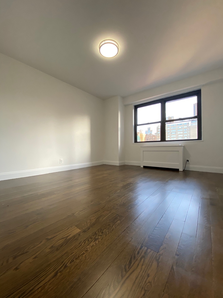 401 East 88th Street - Photo 6