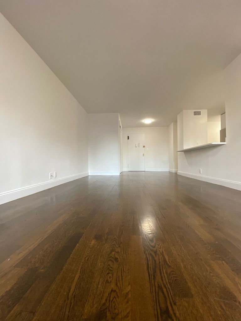 401 East 88th Street - Photo 2