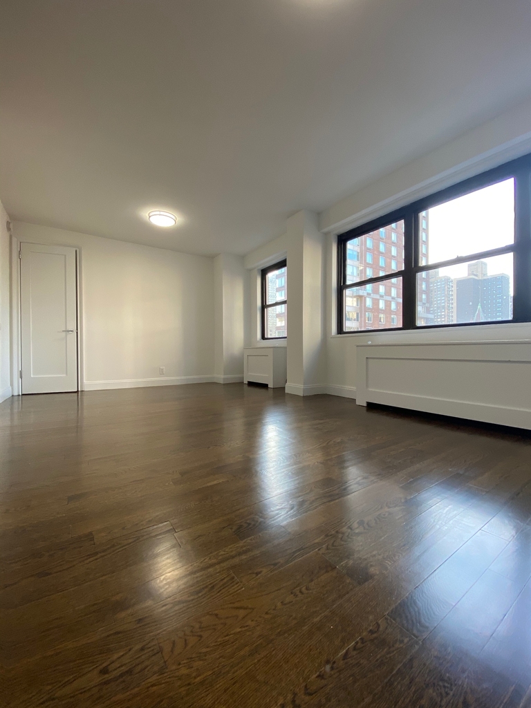 401 East 88th Street - Photo 1