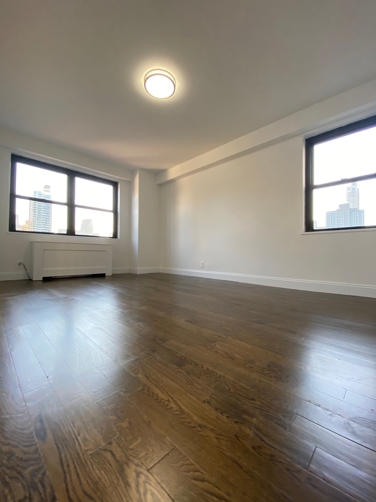 401 East 88th Street - Photo 8