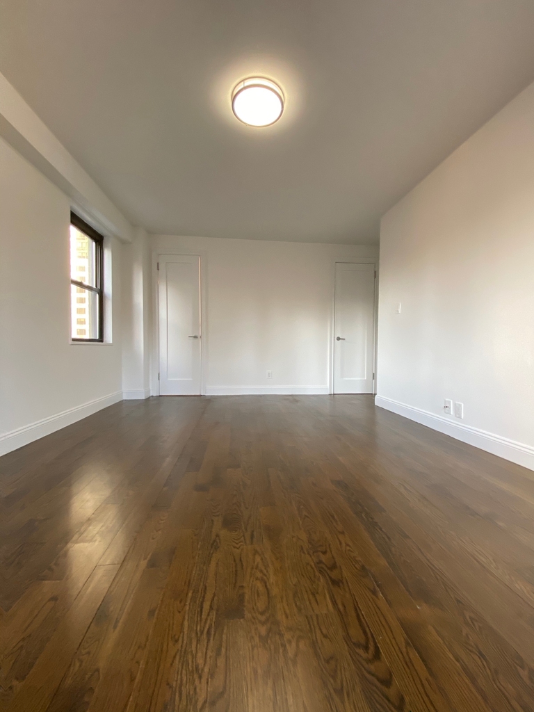 401 East 88th Street - Photo 9