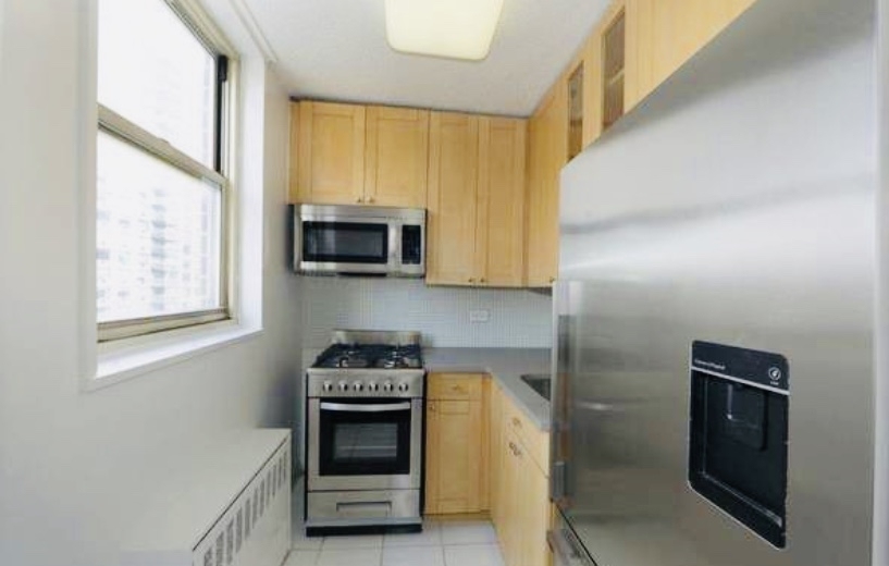 166 East 34th Street - Photo 1