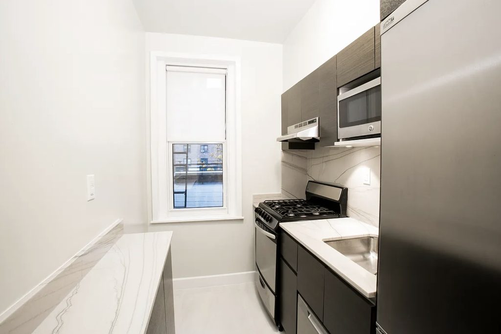 W 18th Street - Photo 3