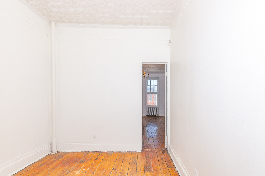 552 Grand Street - Photo 5