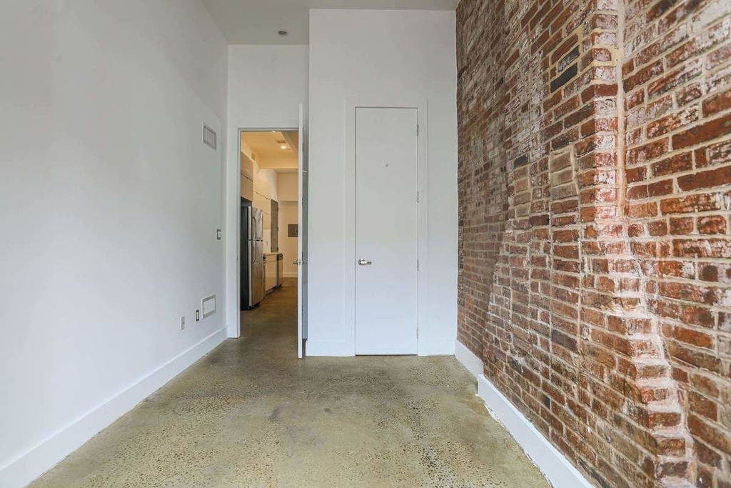 753 Lexington Avenue - Photo 3