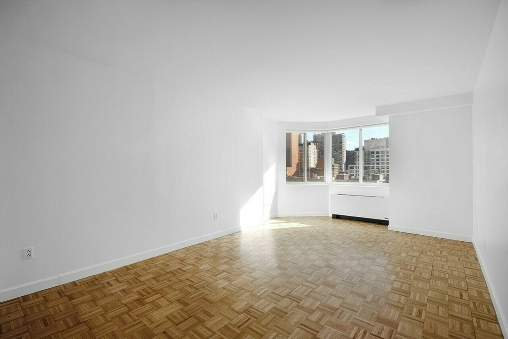 420 West 42nd Street - Photo 2